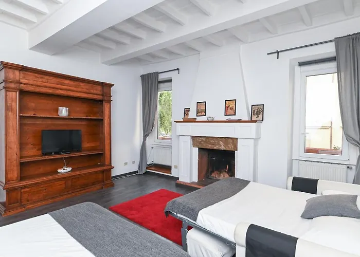 Gorgeous Trastevere Loft On The River