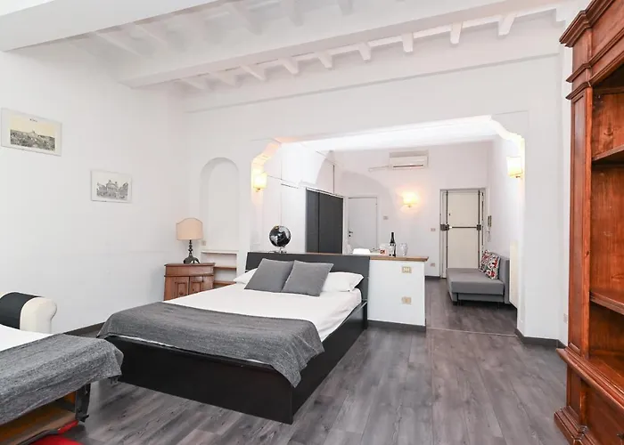 Gorgeous Trastevere Loft On The River